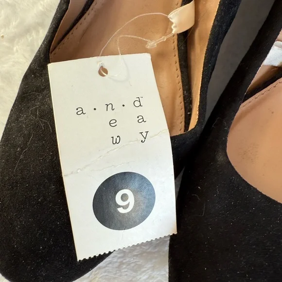 A New Day Black Wedge Pumps - Picture 3 of 4